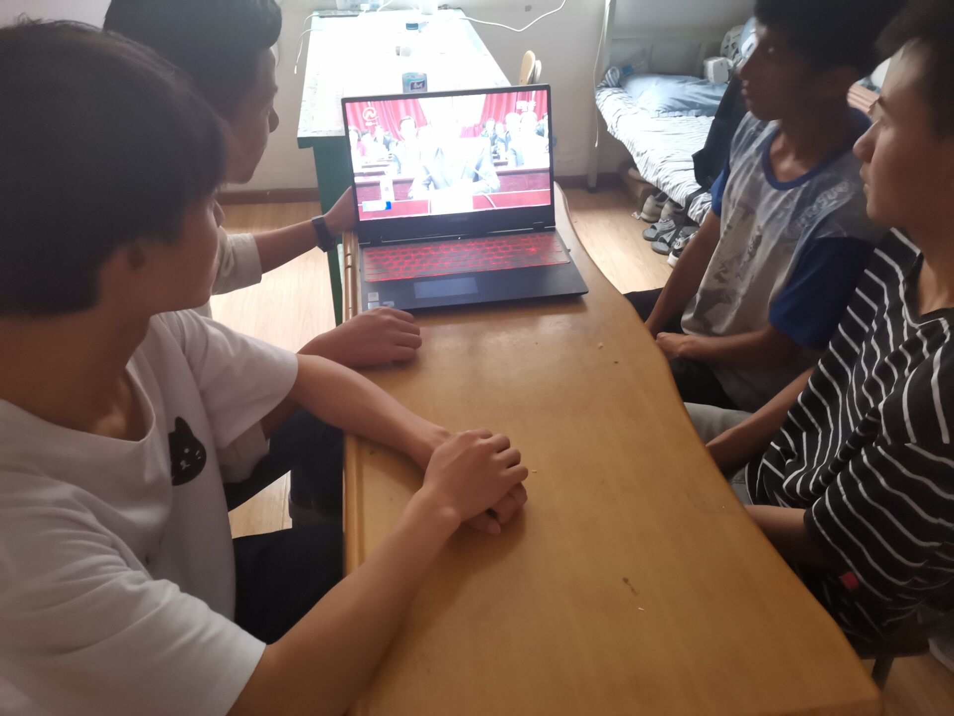 无标题2.jpg 无标题2.jpg